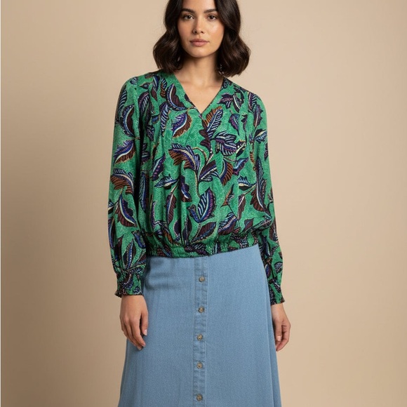 Democracy Tops - Democracy Green Printed V-Neck Blouson Blouse